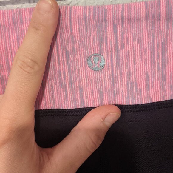 Lululemon Breathe Easy Crop Black Wee Are From Space Neon Pink Opal Size 6 EUC - Picture 6 of 12